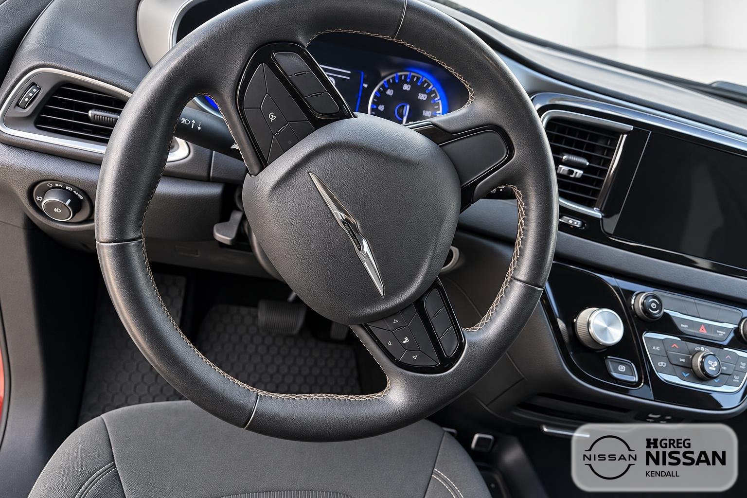 Used 2019 Chrysler Pacifica Touring Plus w/ S Appearance Package FWD image 10