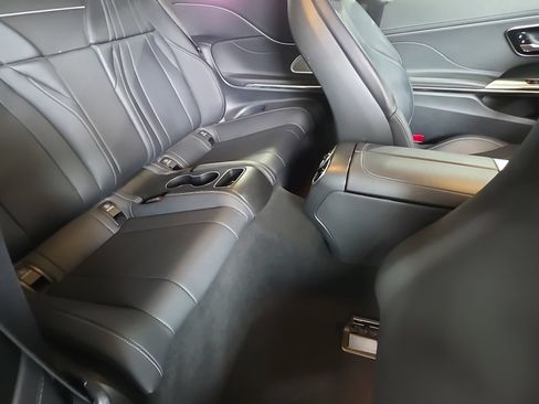 Used 2025 Mercedes-Benz CLE 300 4MATIC Cabriolet image 11