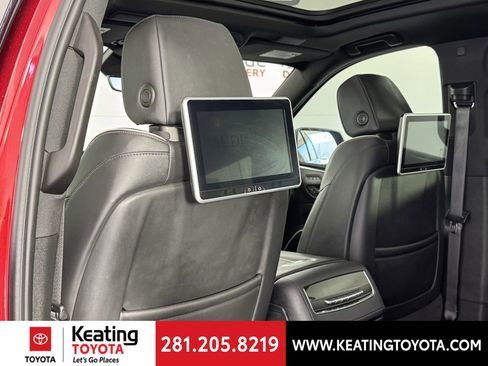 Used 2024 Cadillac Escalade Premium Luxury w/ Performance Package image 15
