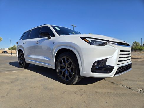 New 2026 Lexus TX 500h AWD image 2