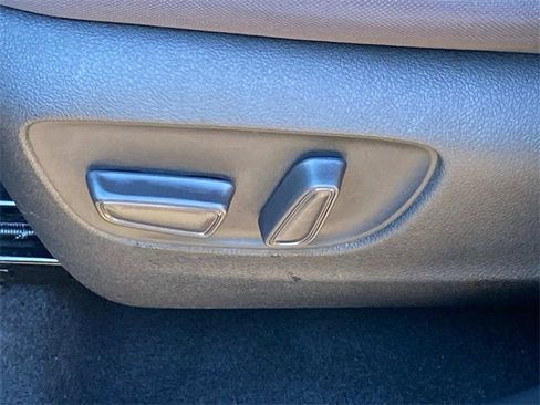 Used 2022 Toyota Highlander L image 14