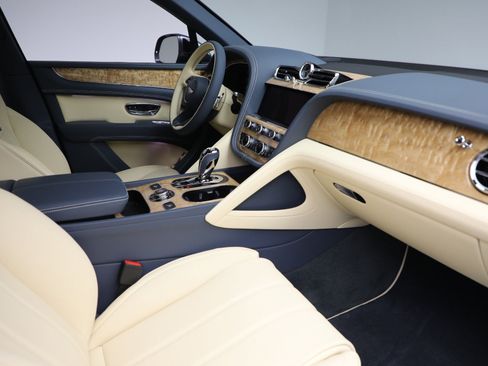 New 2025 Bentley Bentayga Extended Wheelbase image 28