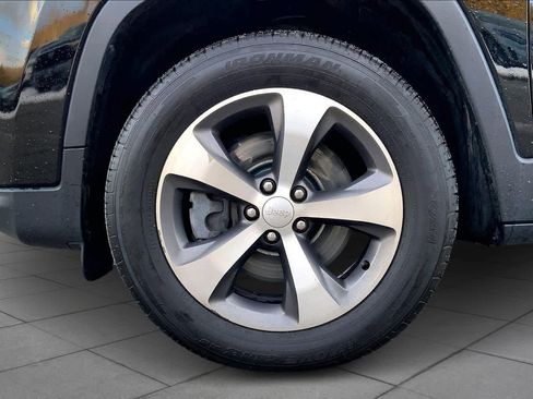 Used 2020 Jeep Cherokee Limited image 11