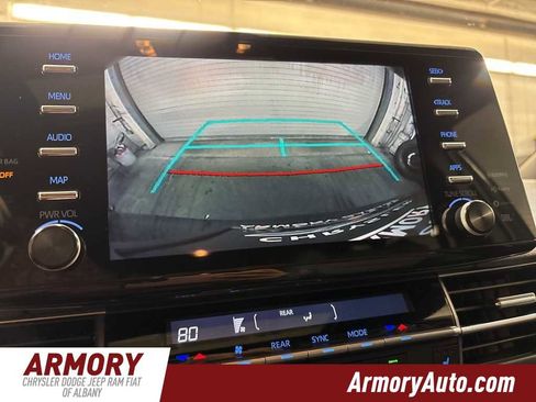 Used 2022 Toyota Sienna XLE Woodland Edition image 17