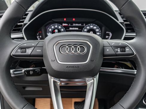 Certified 2025 Audi Q3 2.0T Premium image 9