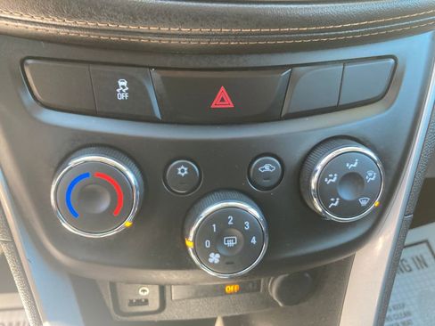 Used 2018 Chevrolet Trax LS AWD/4WD image 25