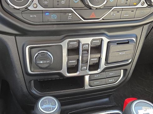 Used 2023 Jeep Wrangler Unlimited Sahara AWD/4WD image 28