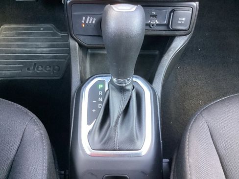 Used 2023 Jeep Renegade Latitude AWD/4WD image 22