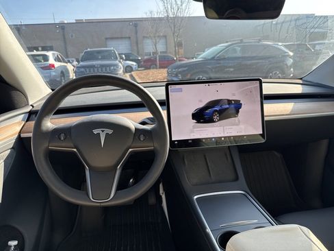 Used 2024 Tesla Model Y Long Range image 8