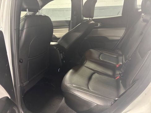 Used 2025 Jeep Compass Limited image 23