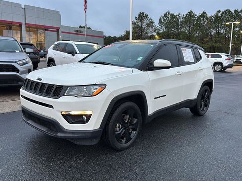 Used 2021 Jeep Compass Latitude image 1