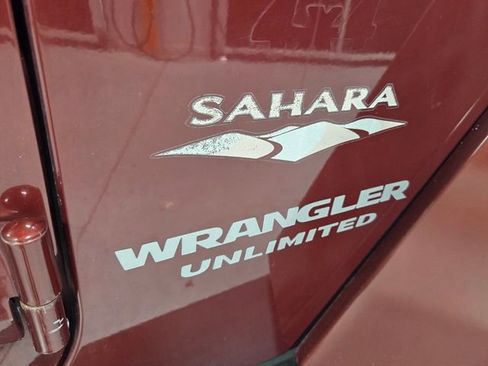 Used 2007 Jeep Wrangler Unlimited Sahara w/ Dual Top Group RWD image 15