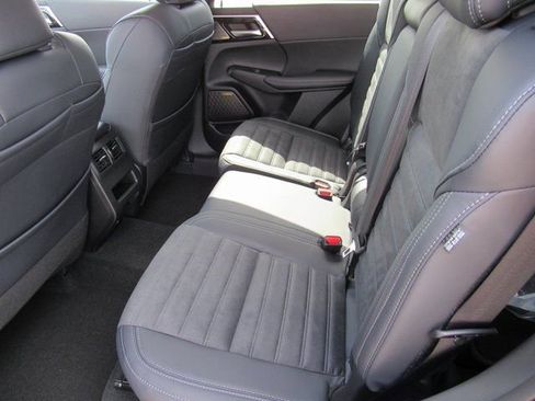 New 2025 Mitsubishi Outlander SE FWD image 9