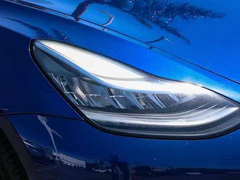 Used 2018 Tesla Model 3 RWD image 4
