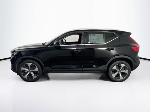 Used 2023 Volvo XC40 B4 Plus w/ Driver Assist Package image 8