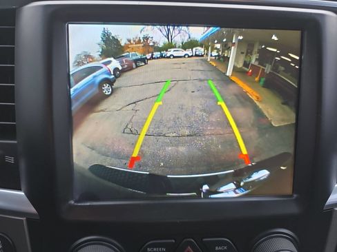 Used 2018 RAM 1500 SLT image 16