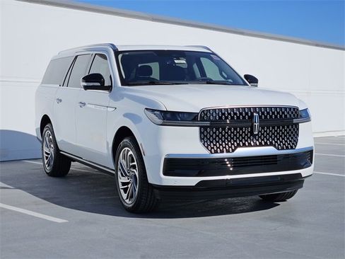 New 2025 Lincoln Navigator L Reserve image 3