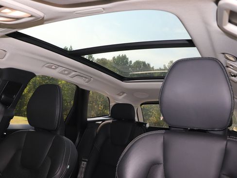 Used 2022 Volvo XC60 B5 Inscription w/ Advanced Package image 22