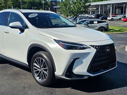 Used 2024 Lexus NX 250 FWD w/ Towing Package (2000 Lbs) image 2