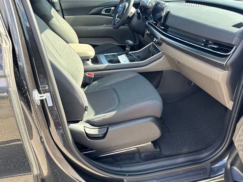 New 2026 Kia Carnival LX image 13