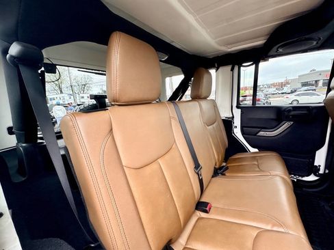 Used 2013 Jeep Wrangler Unlimited Sahara image 31