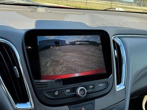 Used 2018 Chevrolet Malibu LT w/ Leather Package image 15