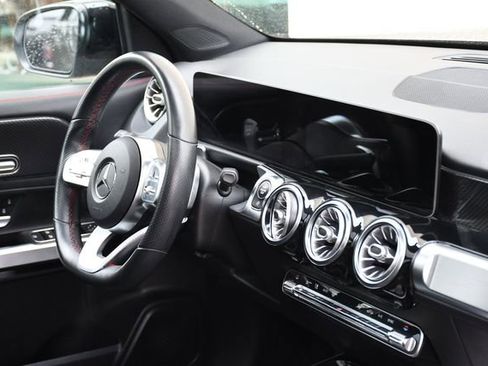 Used 2021 Mercedes-Benz GLB 250 GLB 250 image 32