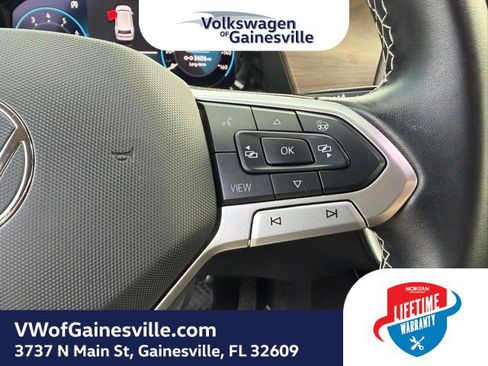 Used 2025 Volkswagen Atlas SE image 25