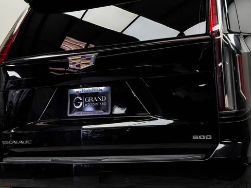 Used 2022 Cadillac Escalade Sport AWD/4WD image 13