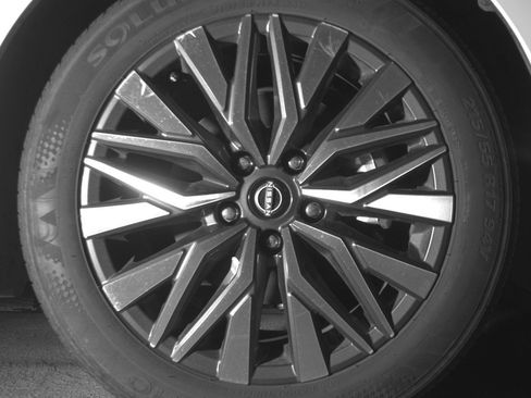 Used 2025 Nissan Altima 2.5 SV FWD image 13