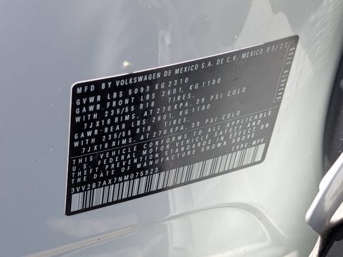 Used 2022 Volkswagen Tiguan SE AWD/4WD image 36
