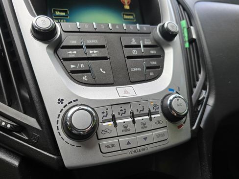 Used 2017 Chevrolet Equinox LT FWD image 28