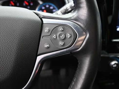 Used 2022 Chevrolet Traverse LT image 2