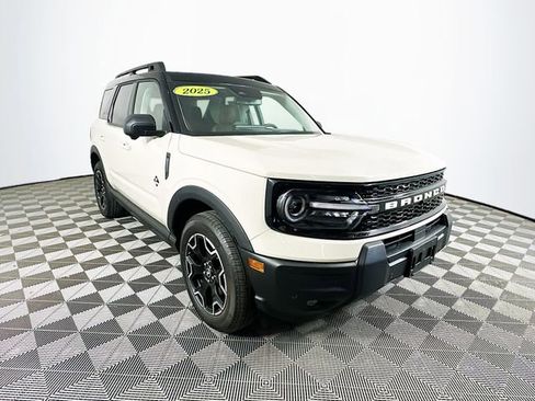 Used 2025 Ford Bronco Sport Outer Banks w/ Outer Banks Tech Package+ AWD/4WD image 3