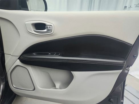 Used 2018 Jeep Compass Latitude w/ Popular Equipment Group image 23