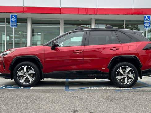 Used 2022 Toyota RAV4 SE w/ Weather & Moonroof Package AWD/4WD image 7