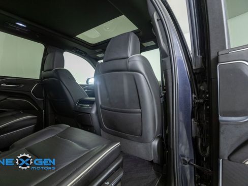 Used 2022 Cadillac Escalade ESV Premium Luxury image 37