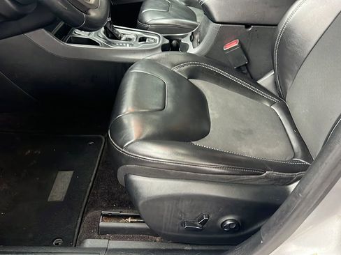 Used 2019 Jeep Cherokee Latitude Plus image 34