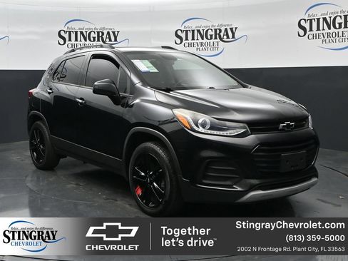 Used 2019 Chevrolet Trax LT w/ Sun & Sound Package AWD/4WD image 1