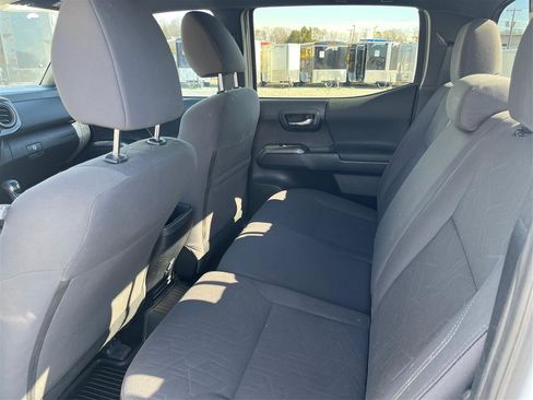 Used 2019 Toyota Tacoma TRD Sport AWD/4WD image 10
