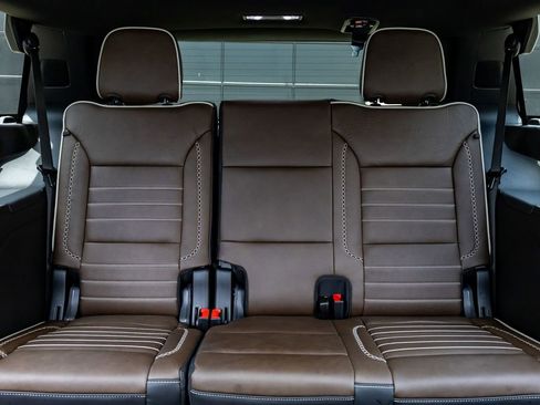 Used 2026 GMC Yukon Denali Ultimate w/ LPO, Floor Liner Package AWD/4WD image 38
