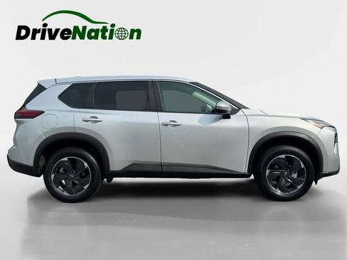 Used 2024 Nissan Rogue SV AWD/4WD image 4