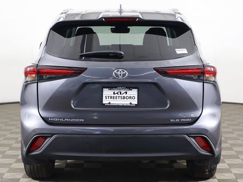 Used 2024 Toyota Highlander XLE AWD/4WD image 13