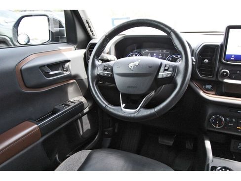 Used 2022 Ford Bronco Sport Outer Banks w/ Tech Package AWD/4WD image 8