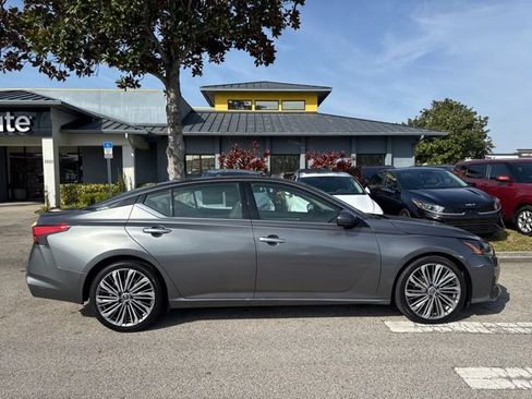 Used 2023 Nissan Altima 2.5 SL FWD image 8