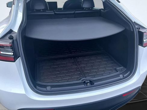 Used 2023 Tesla Model Y Long Range AWD/4WD image 19