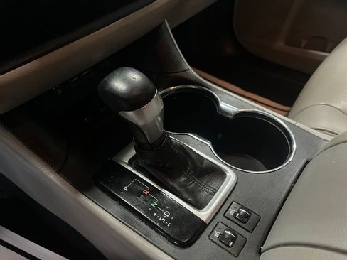 Used 2019 Toyota Highlander XLE image 25