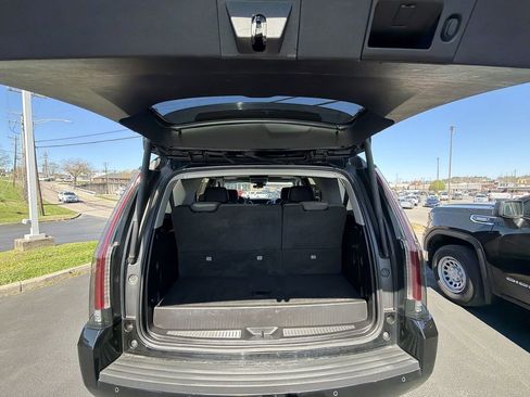 Used 2020 Cadillac Escalade Premium Luxury w/ Escalade Sport Edition image 31