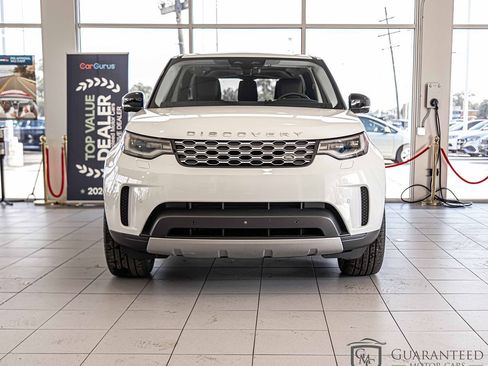 Used 2024 Land Rover Discovery S image 2