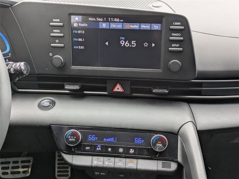 Used 2025 Hyundai Elantra Sport image 14